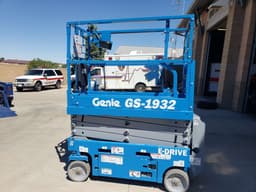 Genie 19' E-Drive Scissor Lift Genie 19' E-Drive Scissor Lift