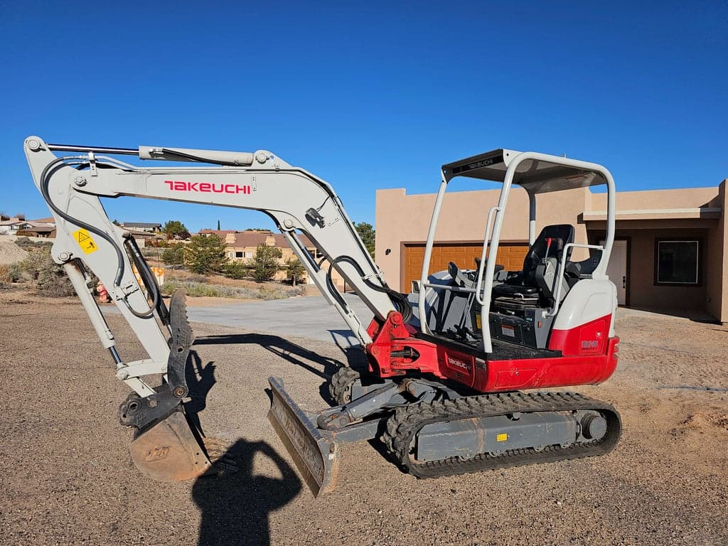 Takeuchi TB240 8k Mini Excavator w/Thumb