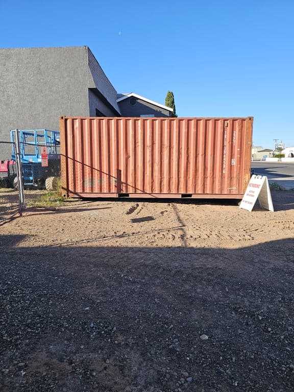 20' Shipping Containers WWT 20' Shipping Containers WWT
