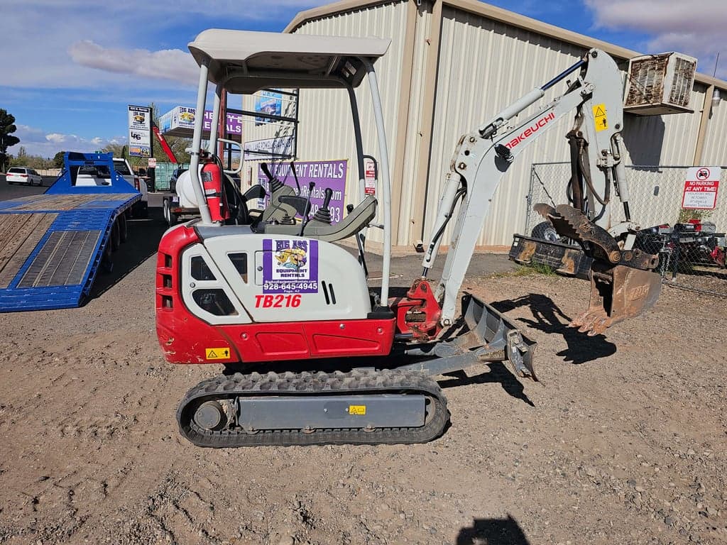 Takeuchi TB216 5k Mini Ex w/Thumb
