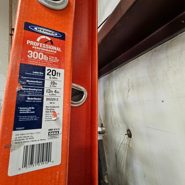 20' Werner Fiberglass Extension Ladder 300# Pro Series 20' Werner Fiberglass Extension Ladder 300# Pro Series