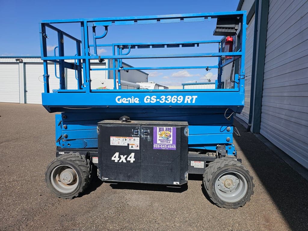 Genie 33' Diesel Scissor Lift Genie 33' Diesel Scissor Lift
