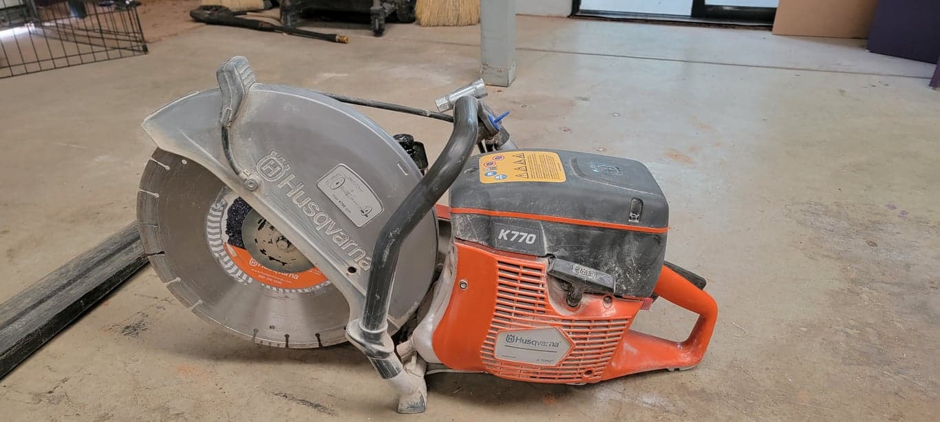 Husqvarna HandHeld Cement Saw 14" K770 Gas Powered Chainsaw type Husqvarna HandHeld Cement Saw 14" K770 Gas Powered Chainsaw type