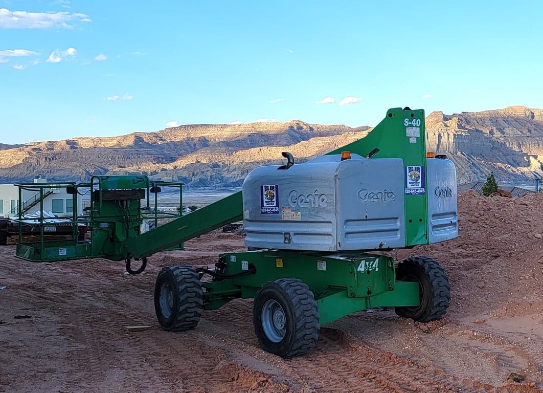 Genie 40' 4wd Diesel Boom Lift Genie 40' 4wd Diesel Boom Lift